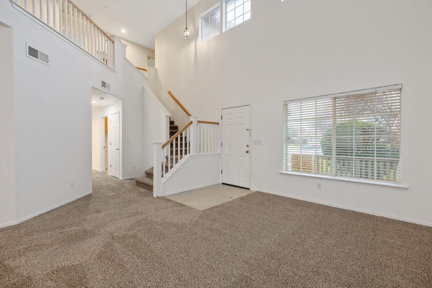 3232 N Zion Cir, Hanford, CA 93230