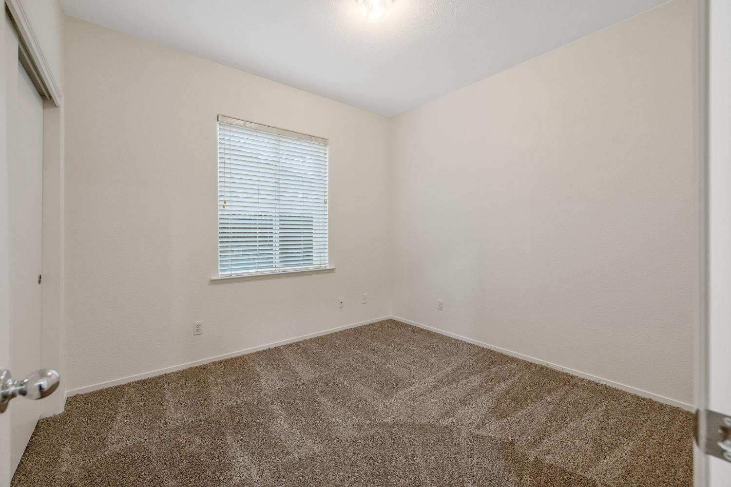 3232 N Zion Cir, Hanford, CA 93230