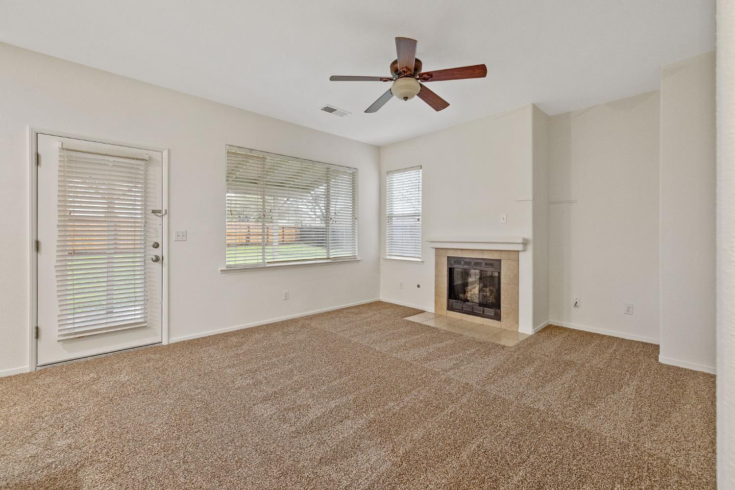 3232 N Zion Cir, Hanford, CA 93230