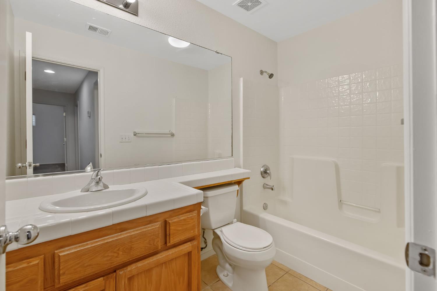 3232 N Zion Cir, Hanford, CA 93230