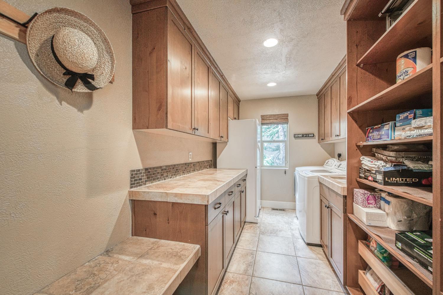 41977 Granite Ridge Rd, Shaver Lake, CA 93664