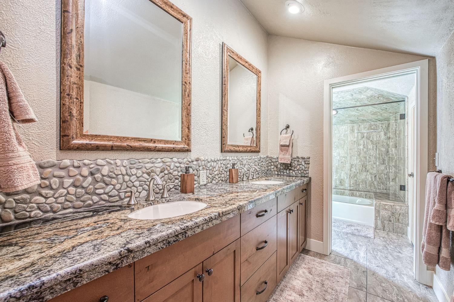 41977 Granite Ridge Rd, Shaver Lake, CA 93664