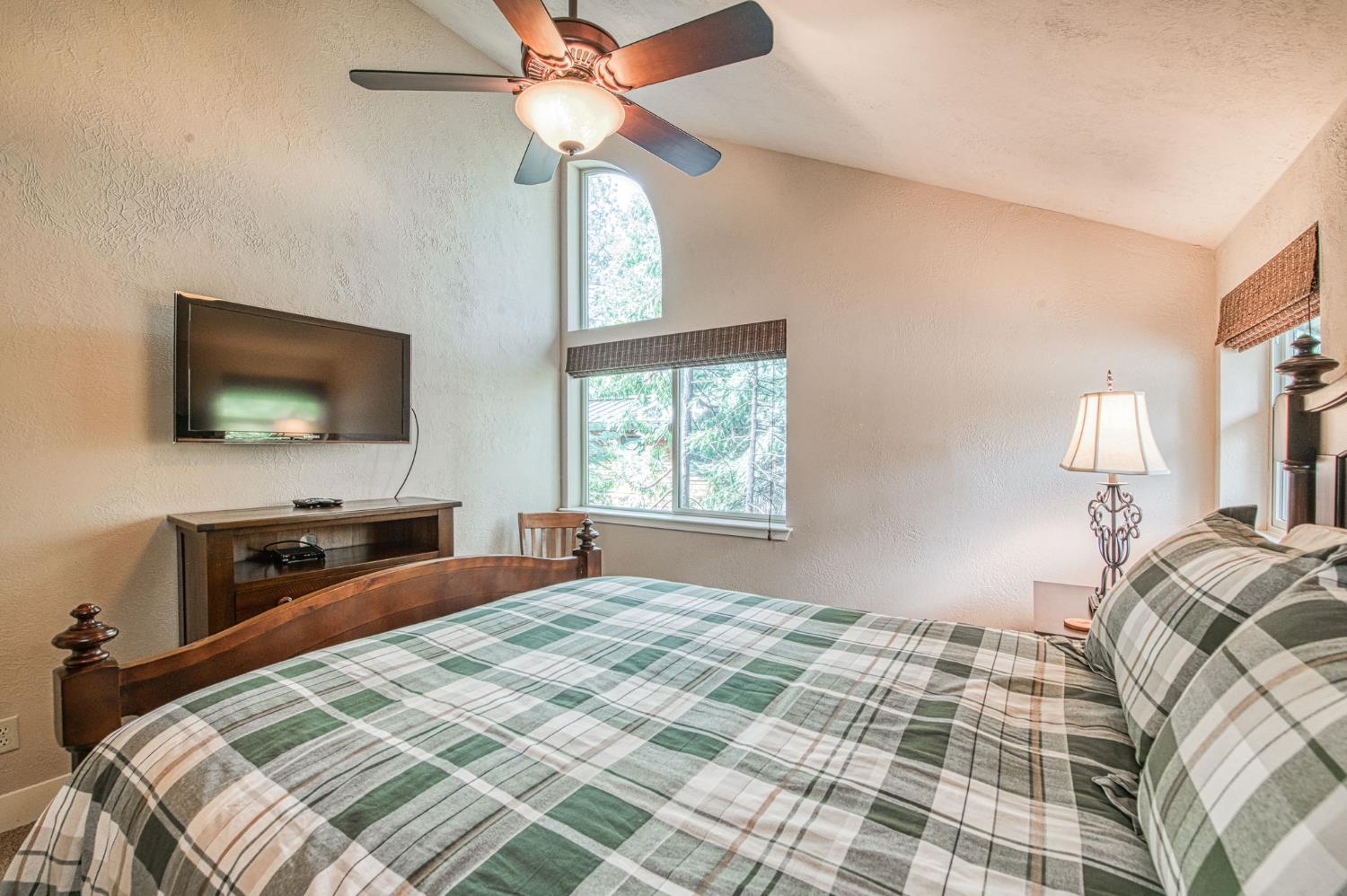 41977 Granite Ridge Rd, Shaver Lake, CA 93664