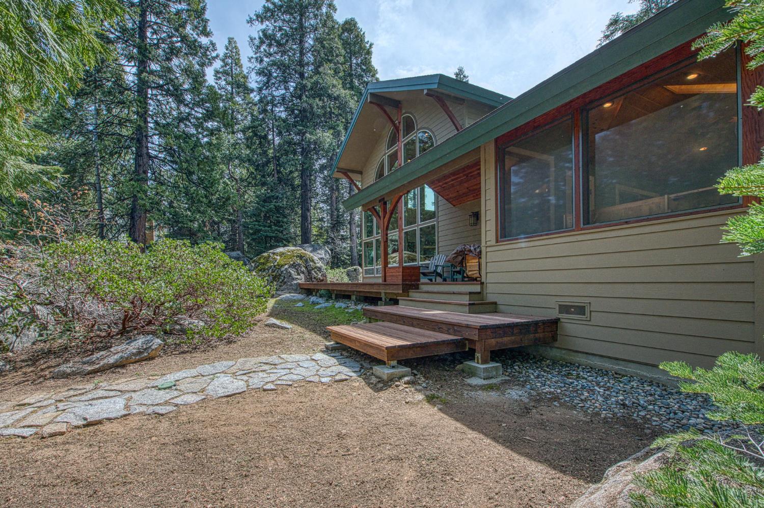 41977 Granite Ridge Rd, Shaver Lake, CA 93664