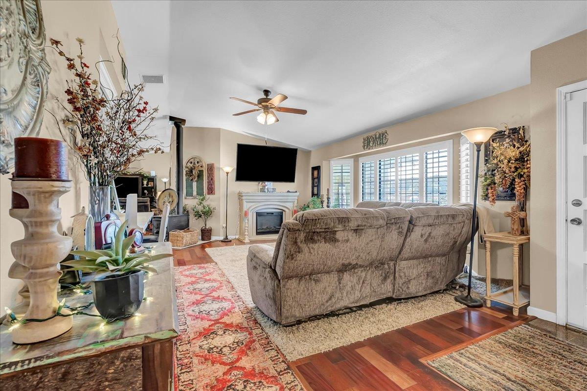 21544 Grangeville Blvd, Lemoore, CA 93245