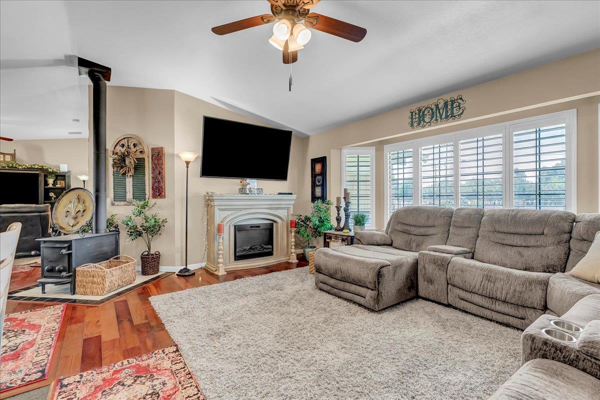 21544 Grangeville Blvd, Lemoore, CA 93245