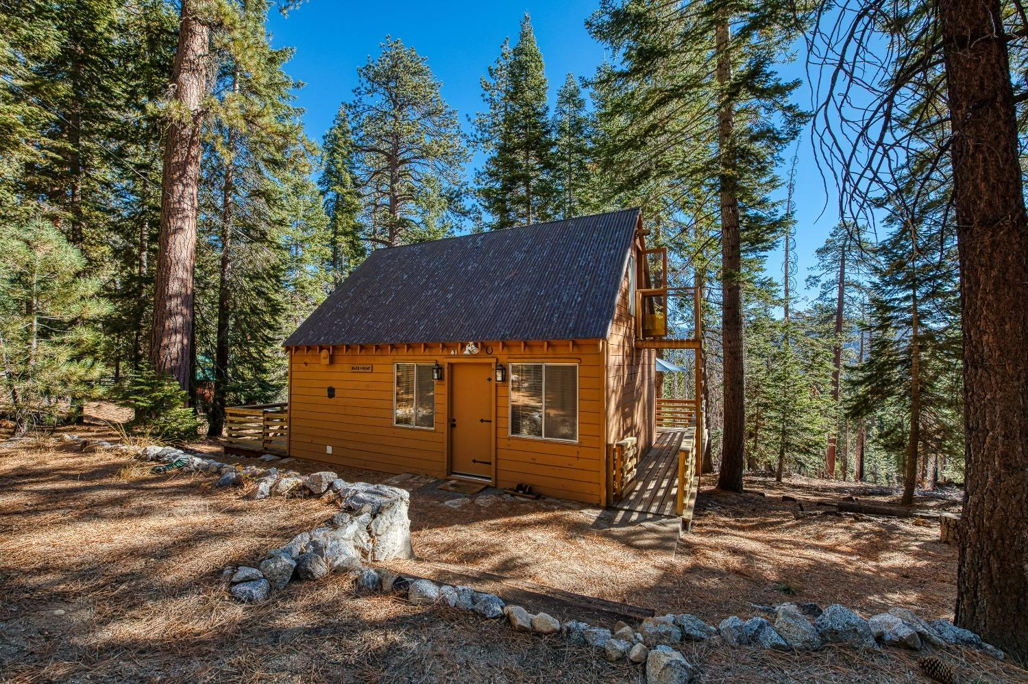 61347 Old Hunting Rd, Huntington Lake, CA 93634