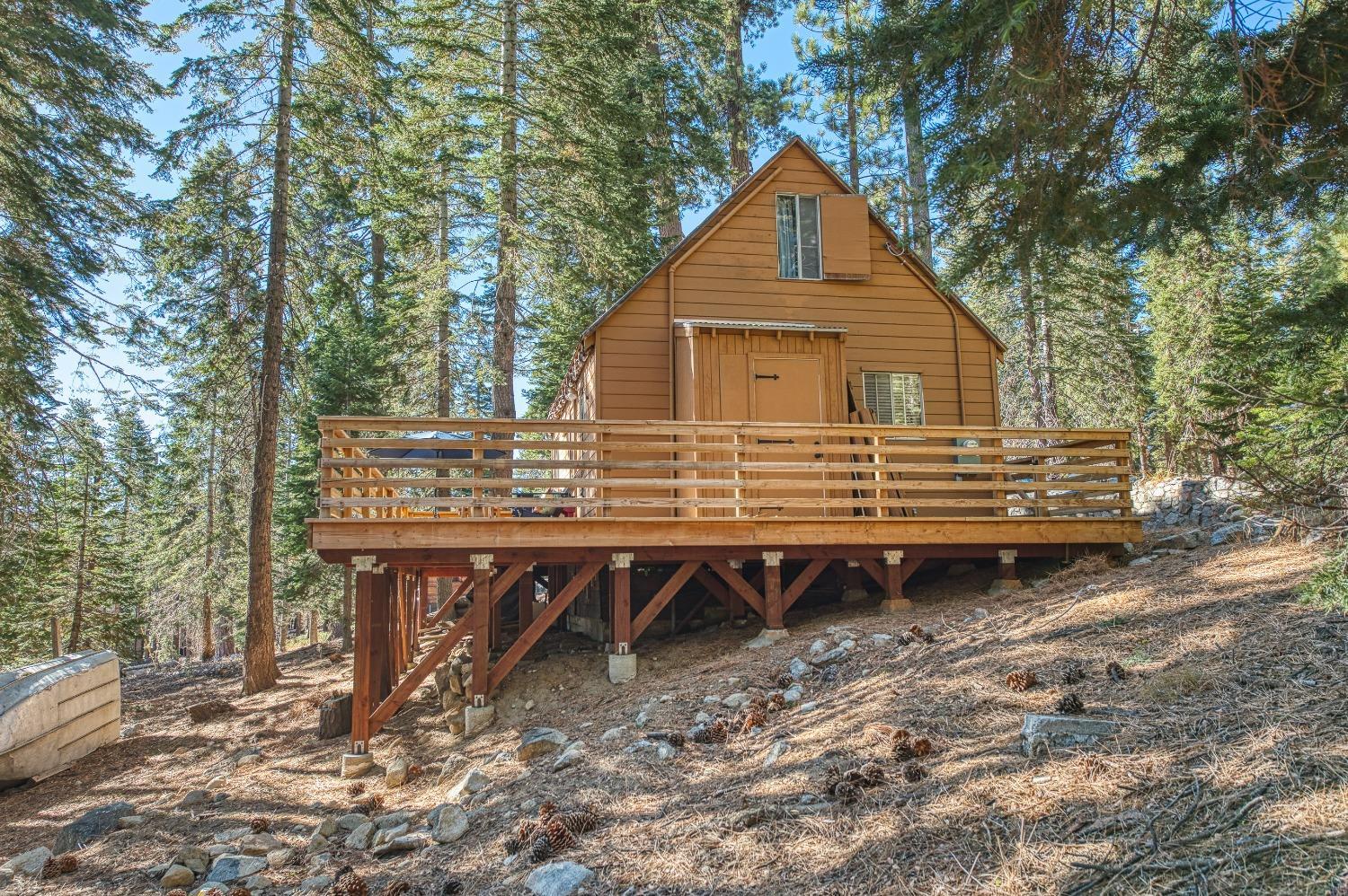 61347 Old Hunting Rd, Huntington Lake, CA 93634