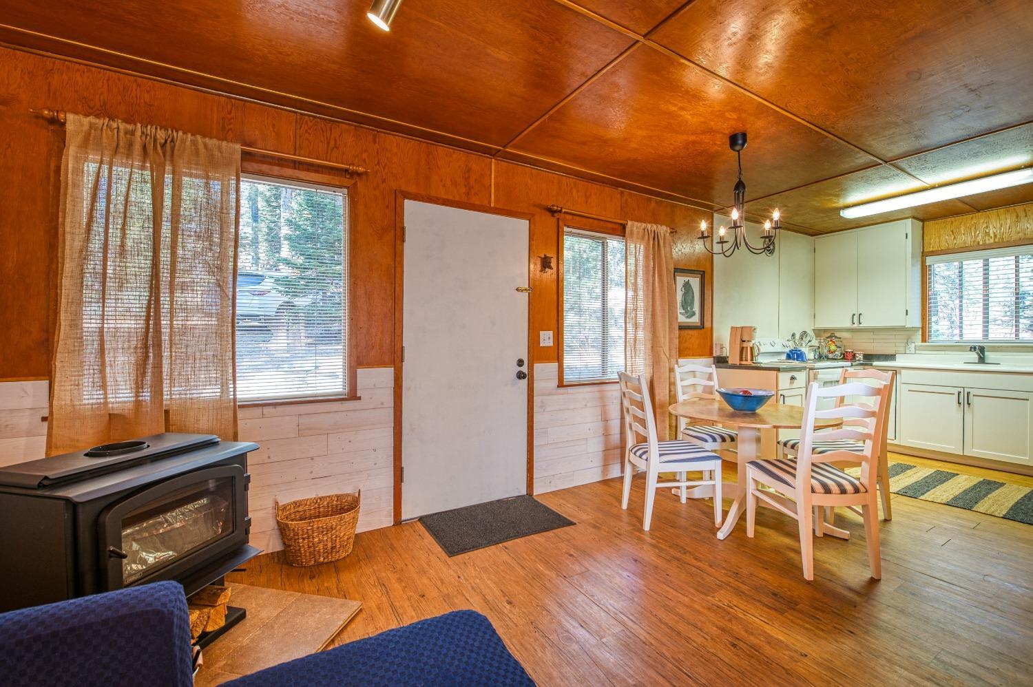 61347 Old Hunting Rd, Huntington Lake, CA 93634