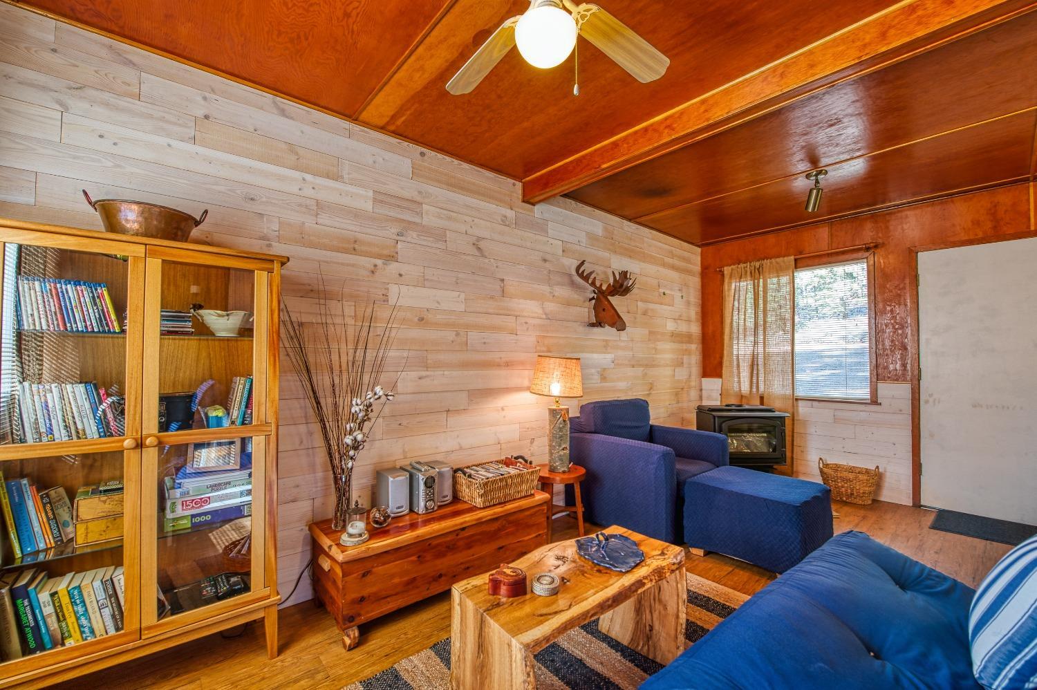 61347 Old Hunting Rd, Huntington Lake, CA 93634