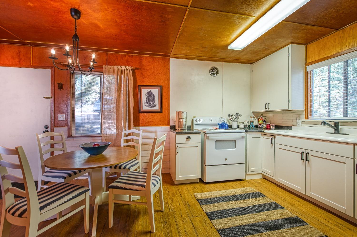 61347 Old Hunting Rd, Huntington Lake, CA 93634