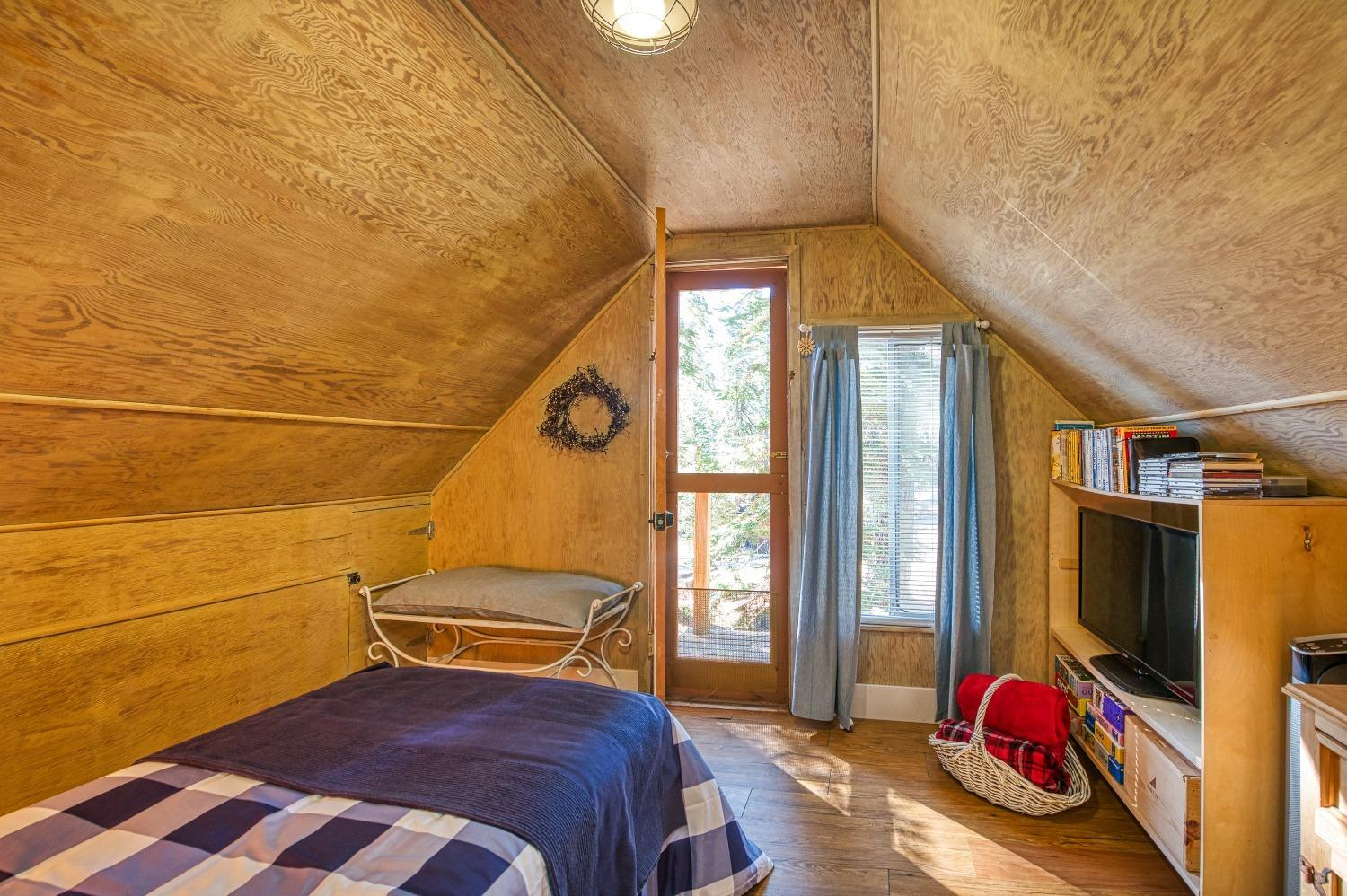 61347 Old Hunting Rd, Huntington Lake, CA 93634