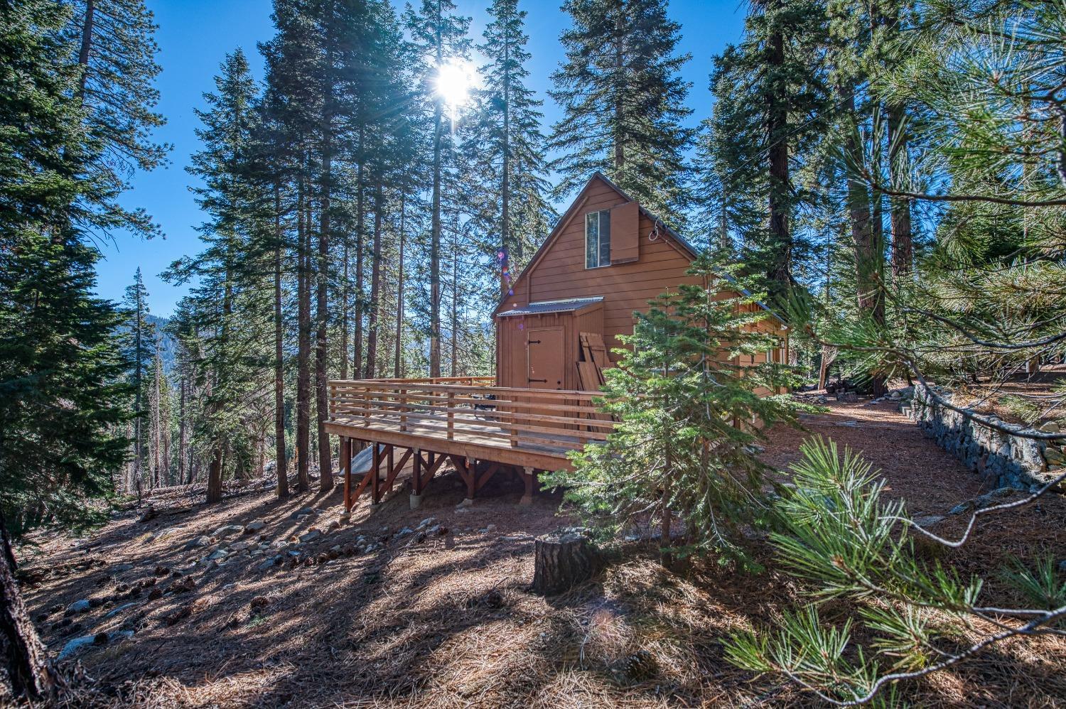 61347 Old Hunting Rd, Huntington Lake, CA 93634