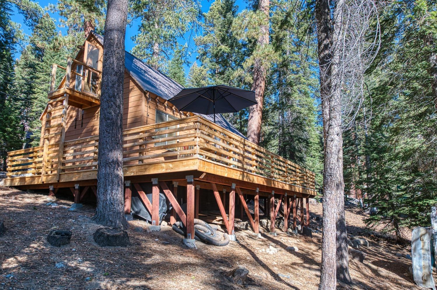 61347 Old Hunting Rd, Huntington Lake, CA 93634