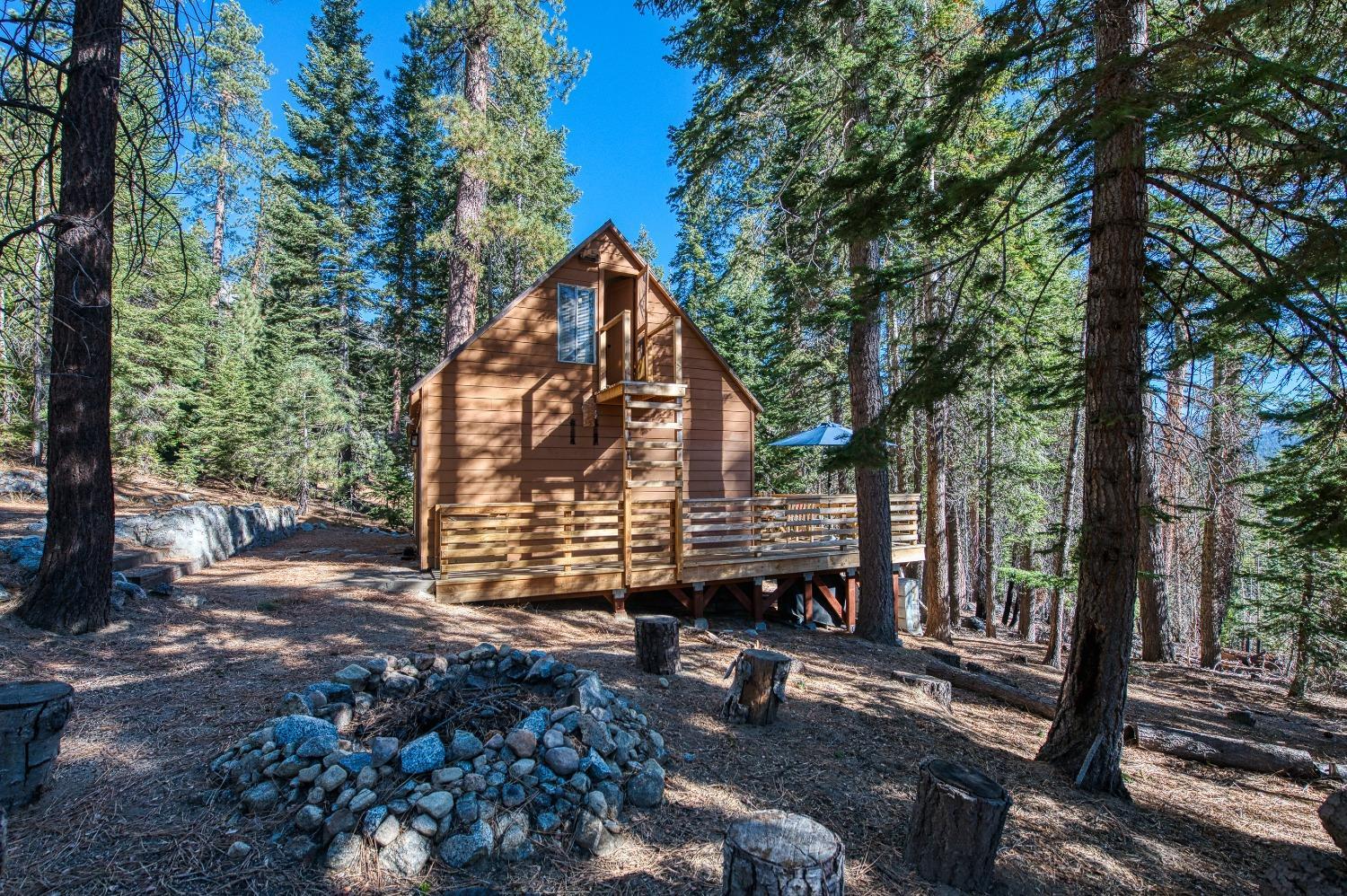 61347 Old Hunting Rd, Huntington Lake, CA 93634