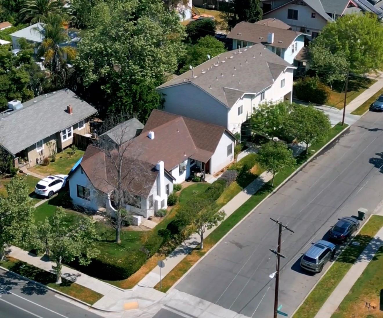 1008 N Broadway St, Fresno, CA 93728