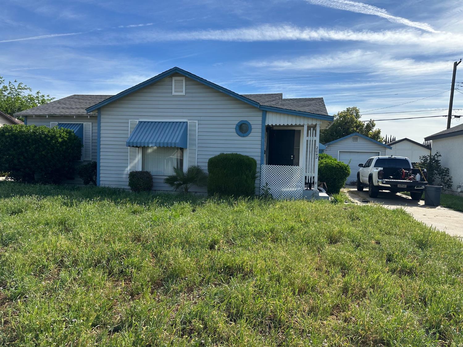 2042 Mayfair Dr E, Fresno, CA 93703