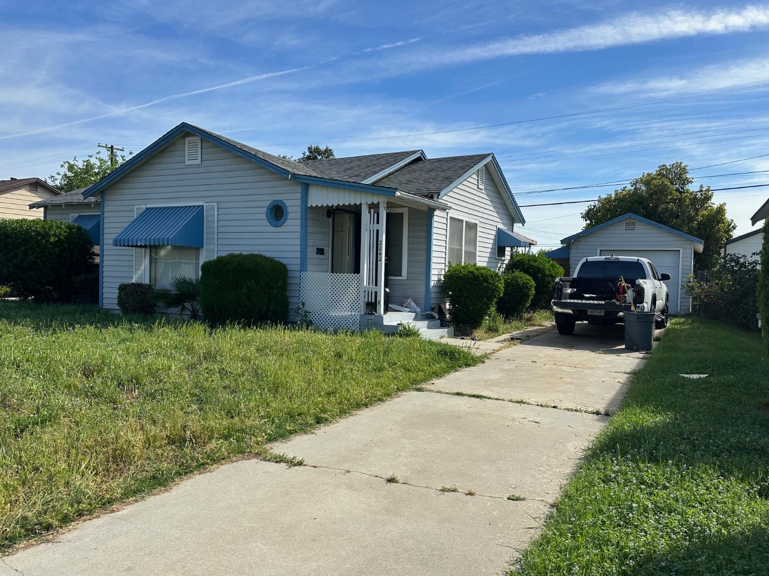 2042 Mayfair Dr E, Fresno, CA 93703