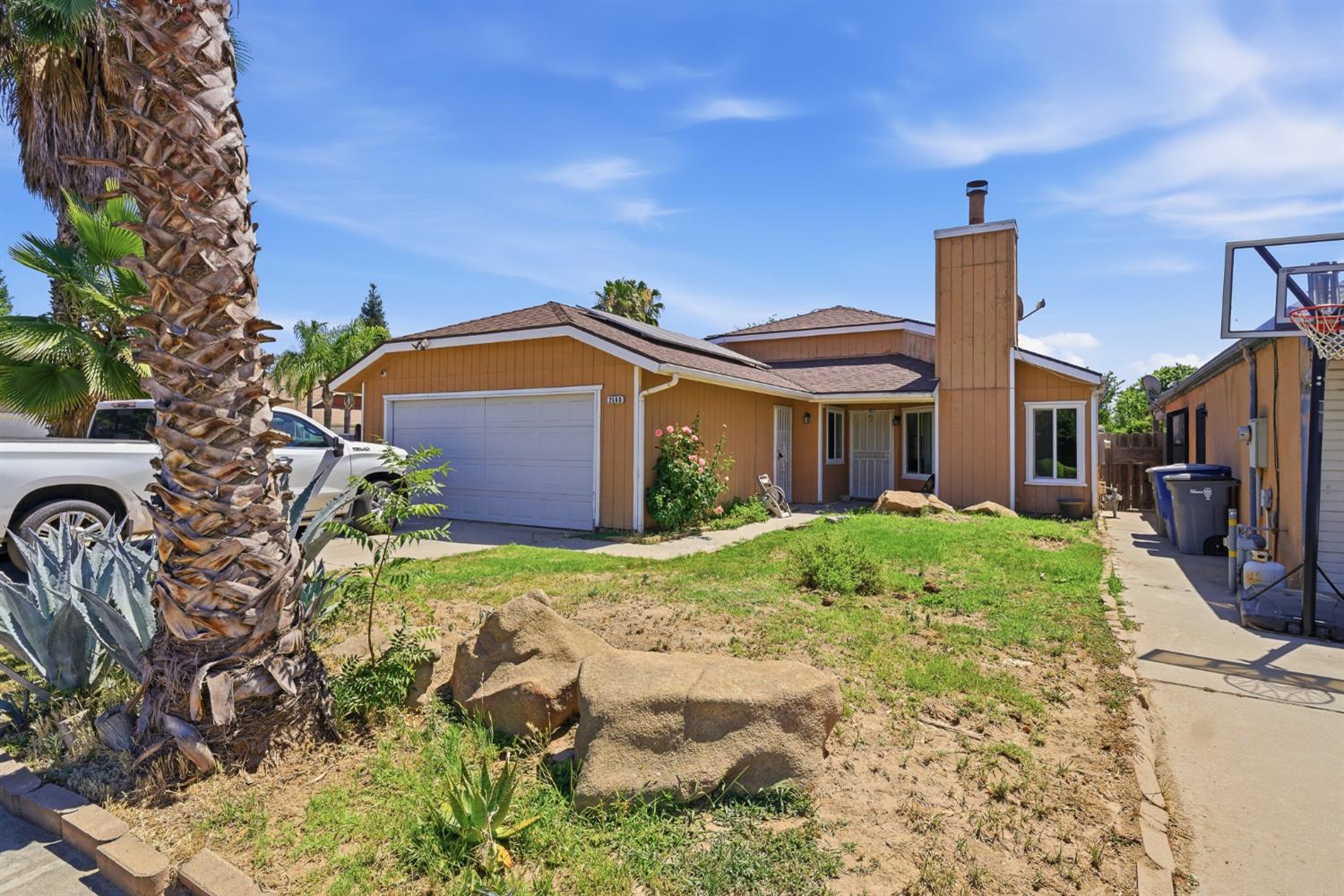 2580 N Knoll Ave, Fresno, CA 93722