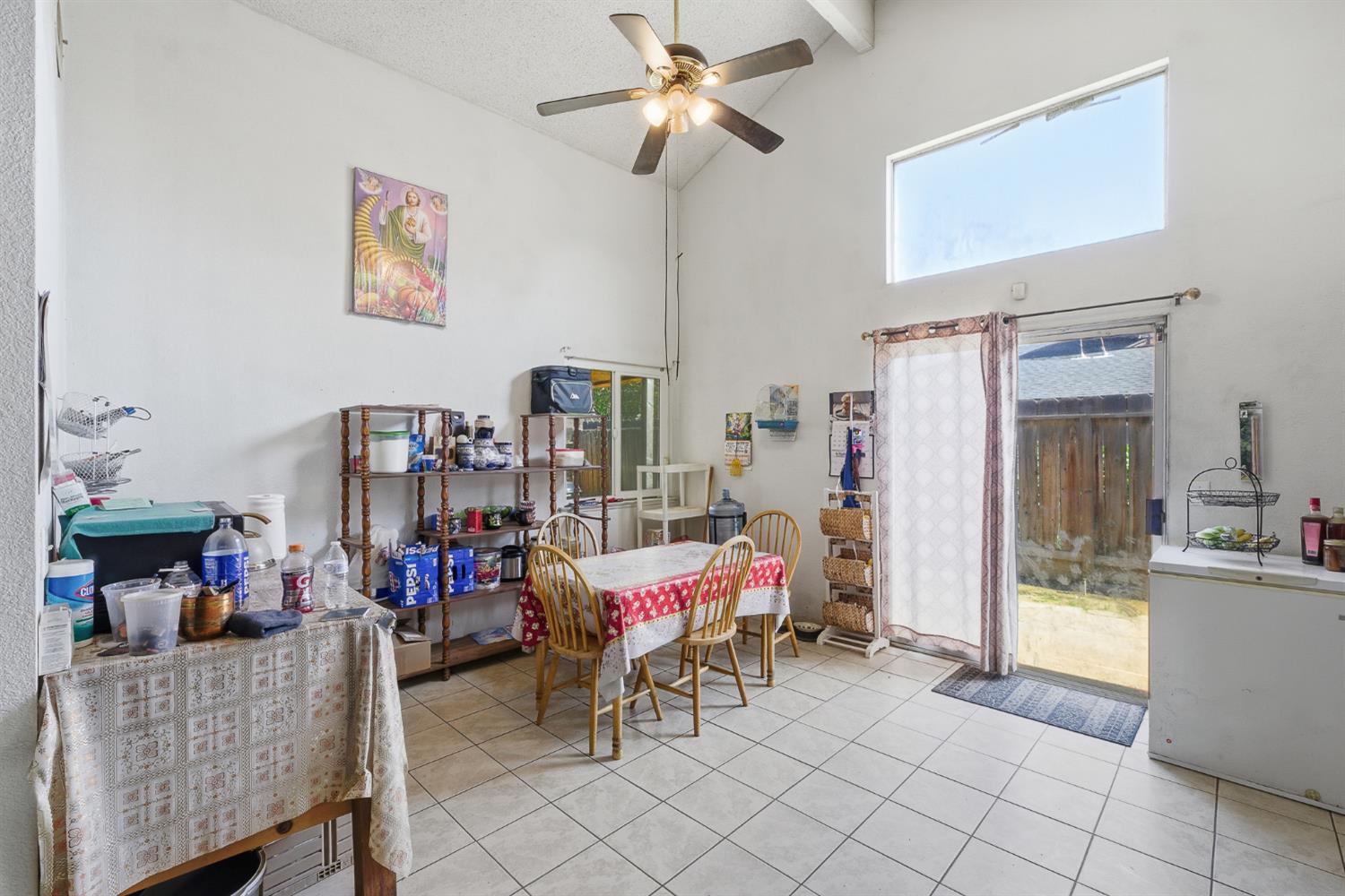 2580 N Knoll Ave, Fresno, CA 93722