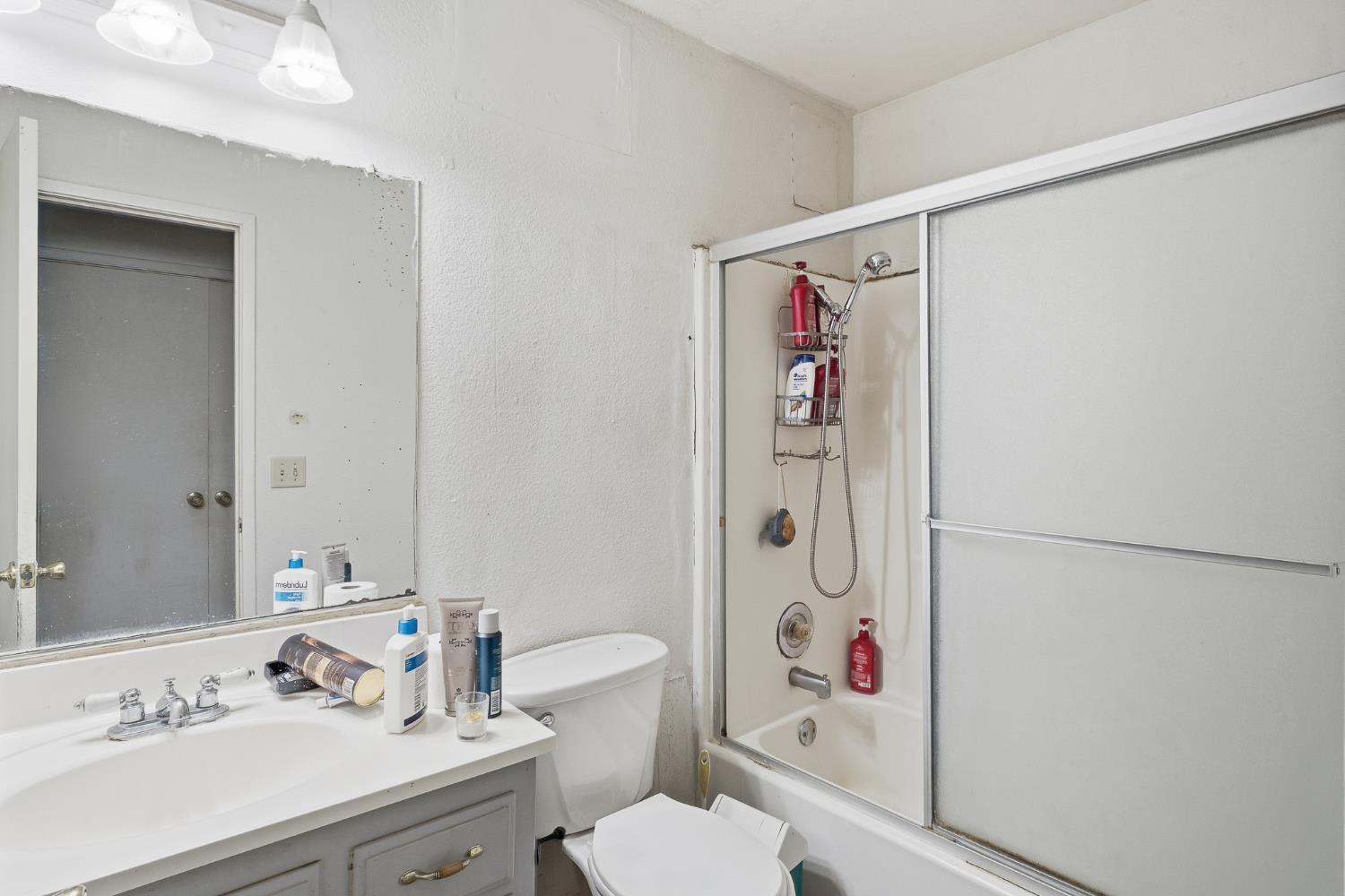 2580 N Knoll Ave, Fresno, CA 93722