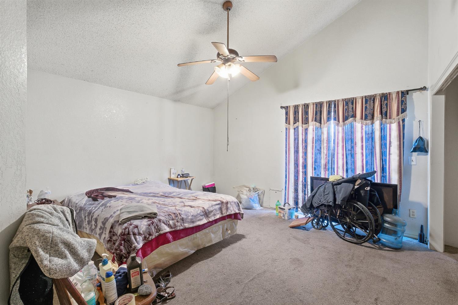 2580 N Knoll Ave, Fresno, CA 93722