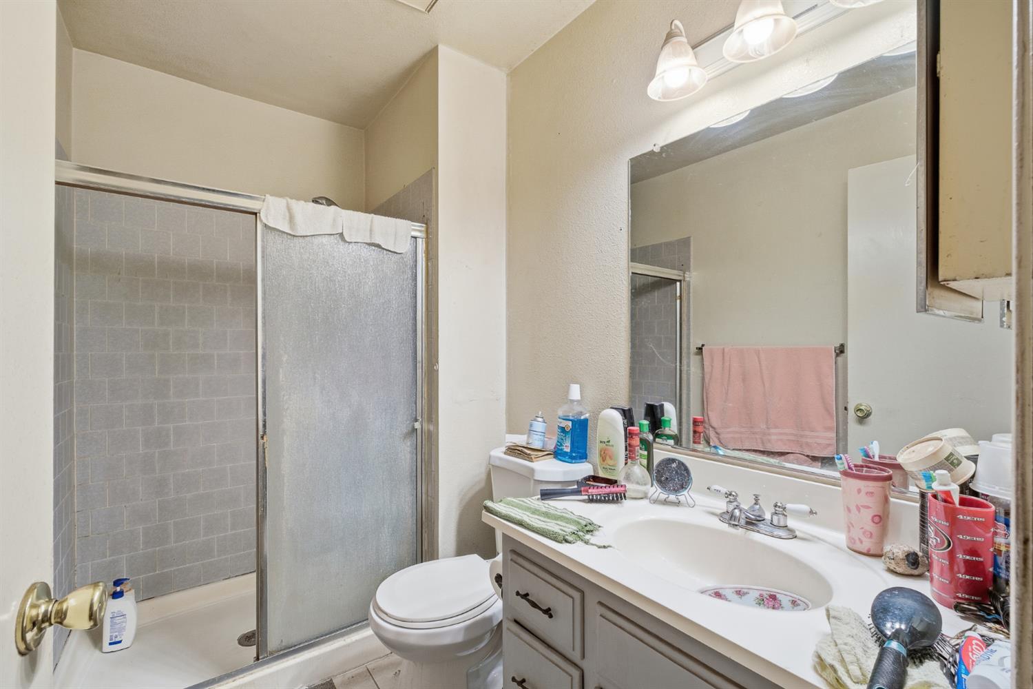 2580 N Knoll Ave, Fresno, CA 93722