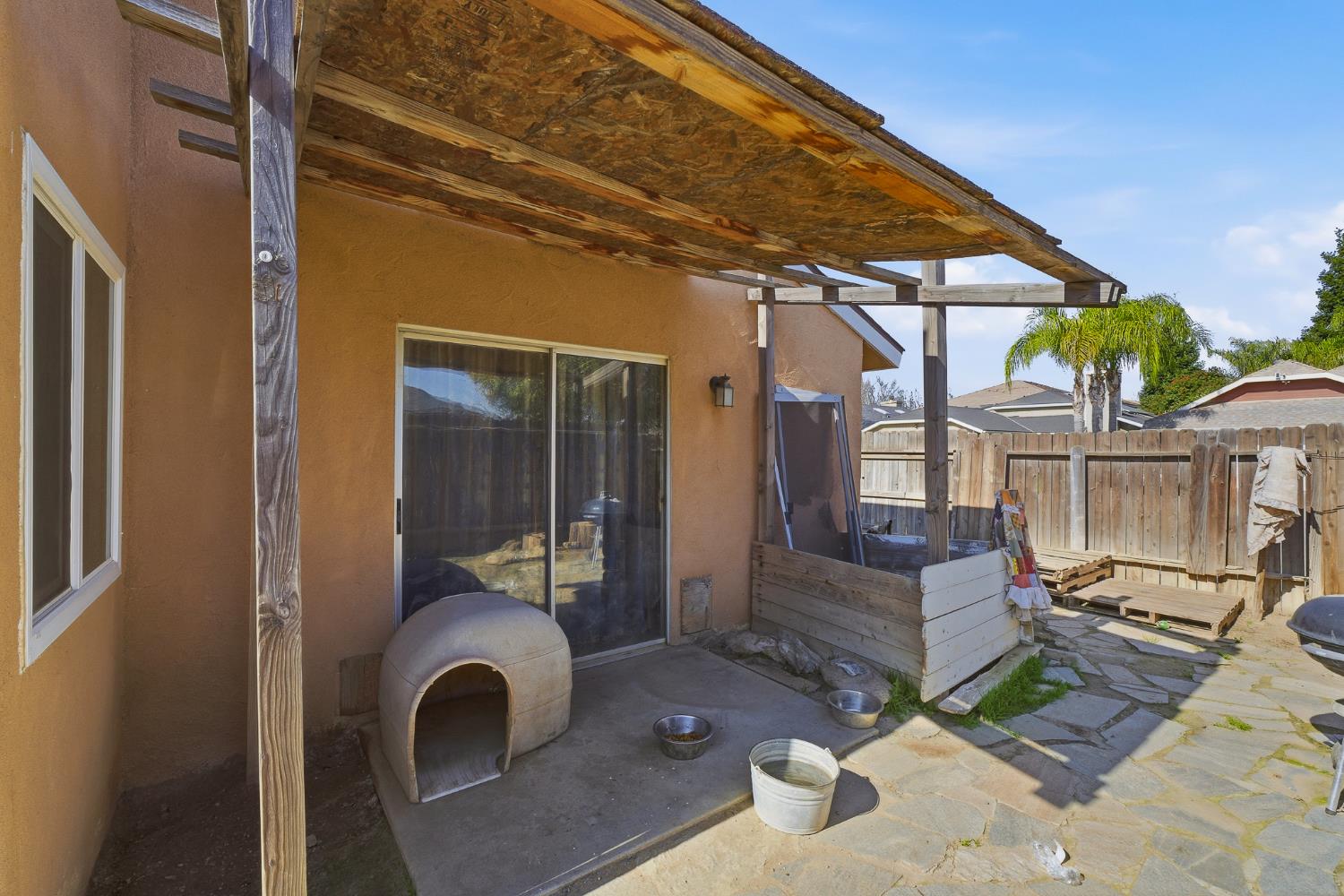 2580 N Knoll Ave, Fresno, CA 93722