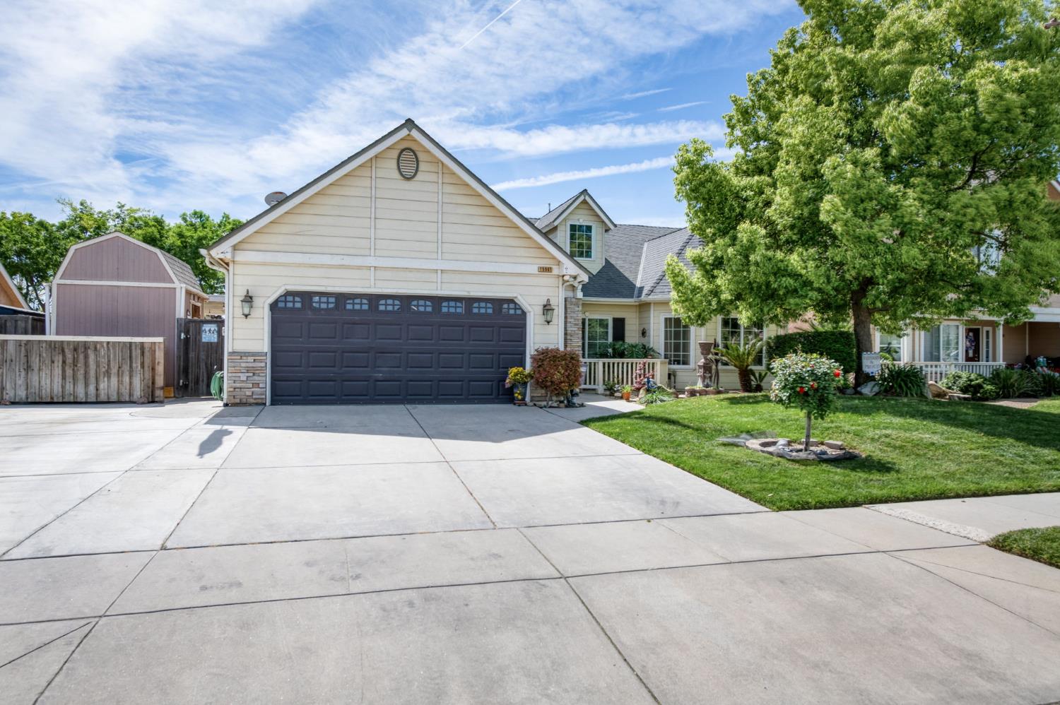 15961 W B St, Kerman, CA 93630