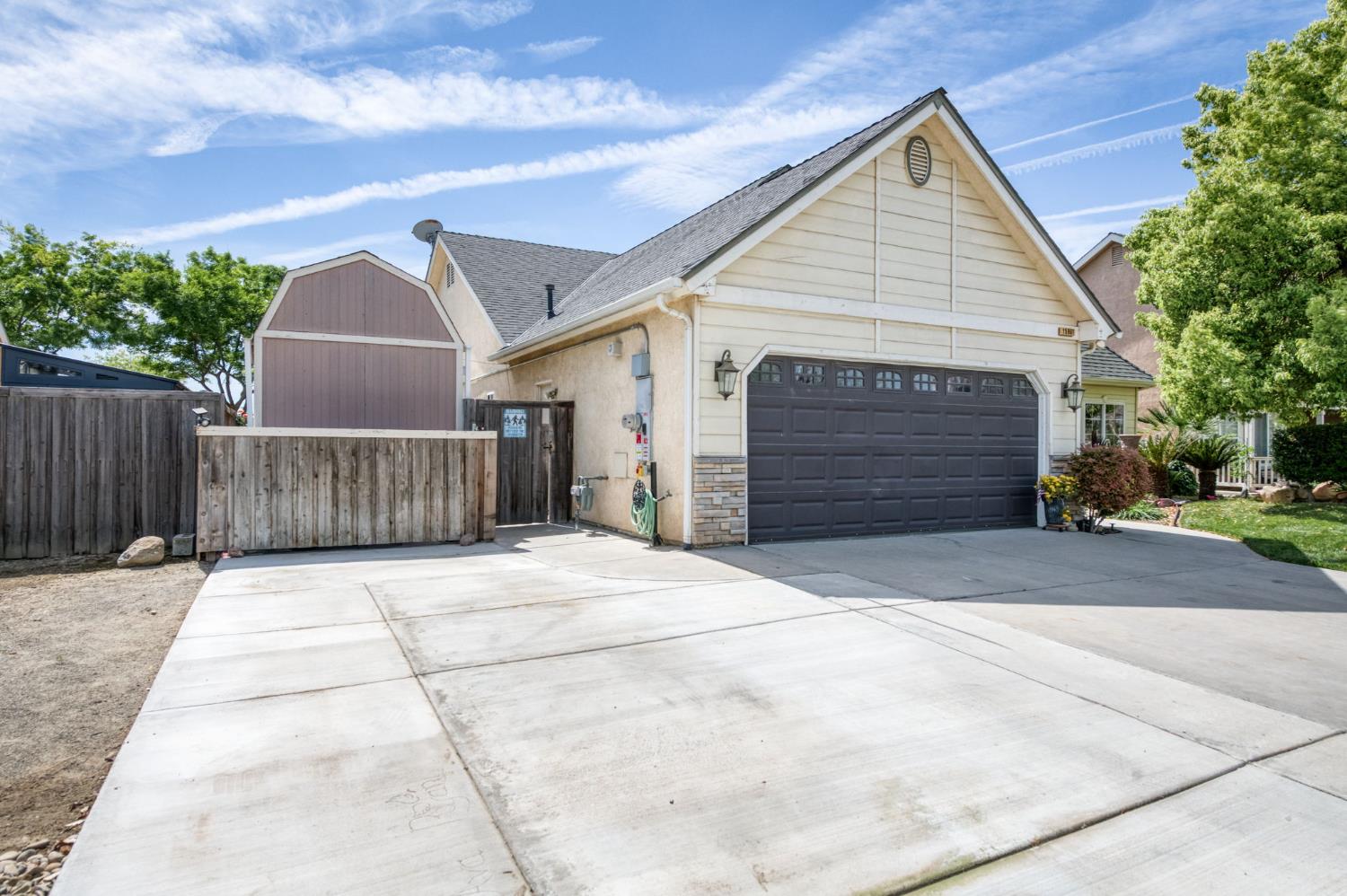 15961 W B St, Kerman, CA 93630