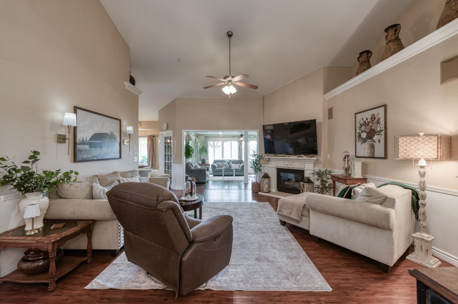 15961 W B St, Kerman, CA 93630