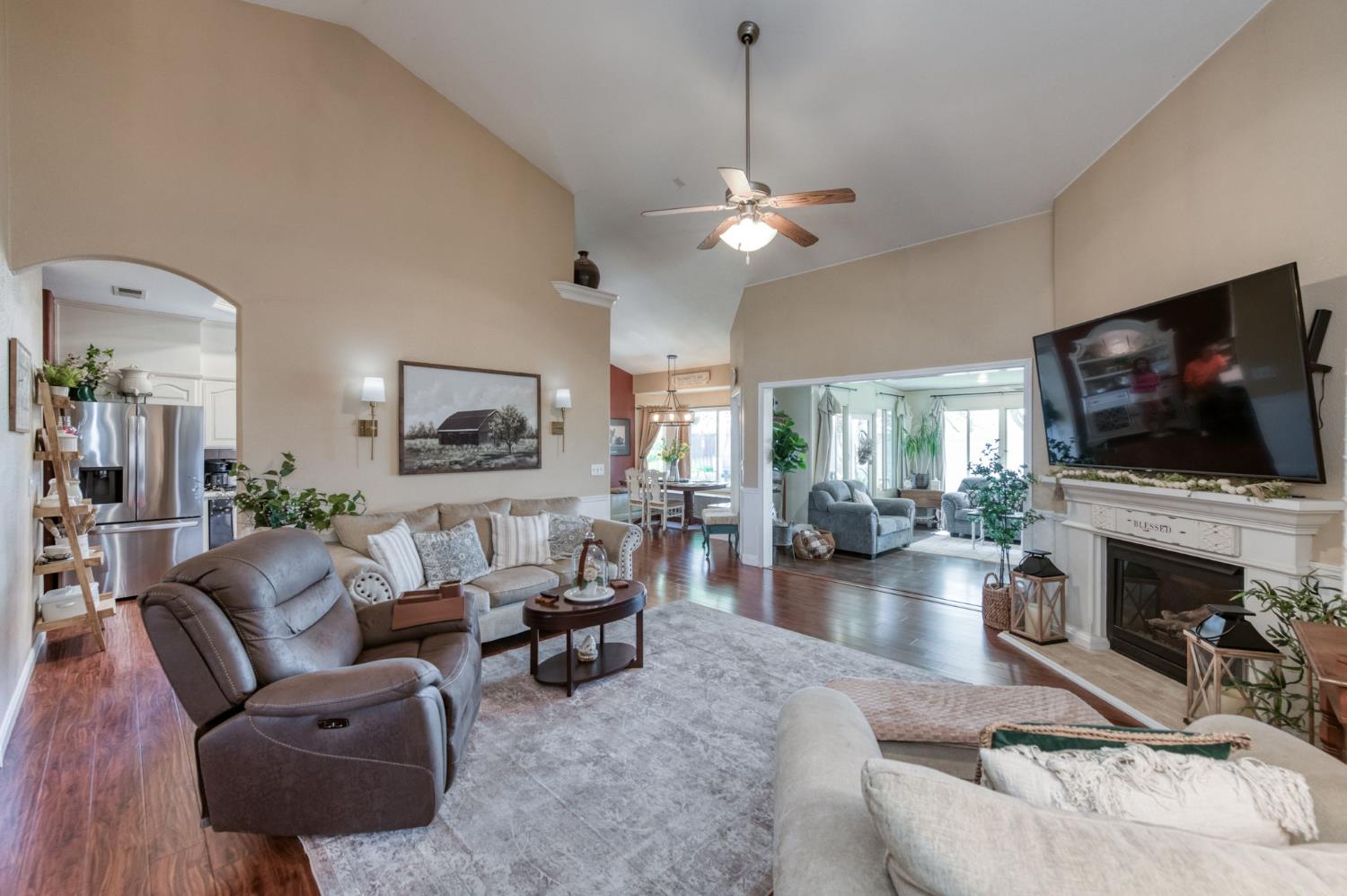 15961 W B St, Kerman, CA 93630