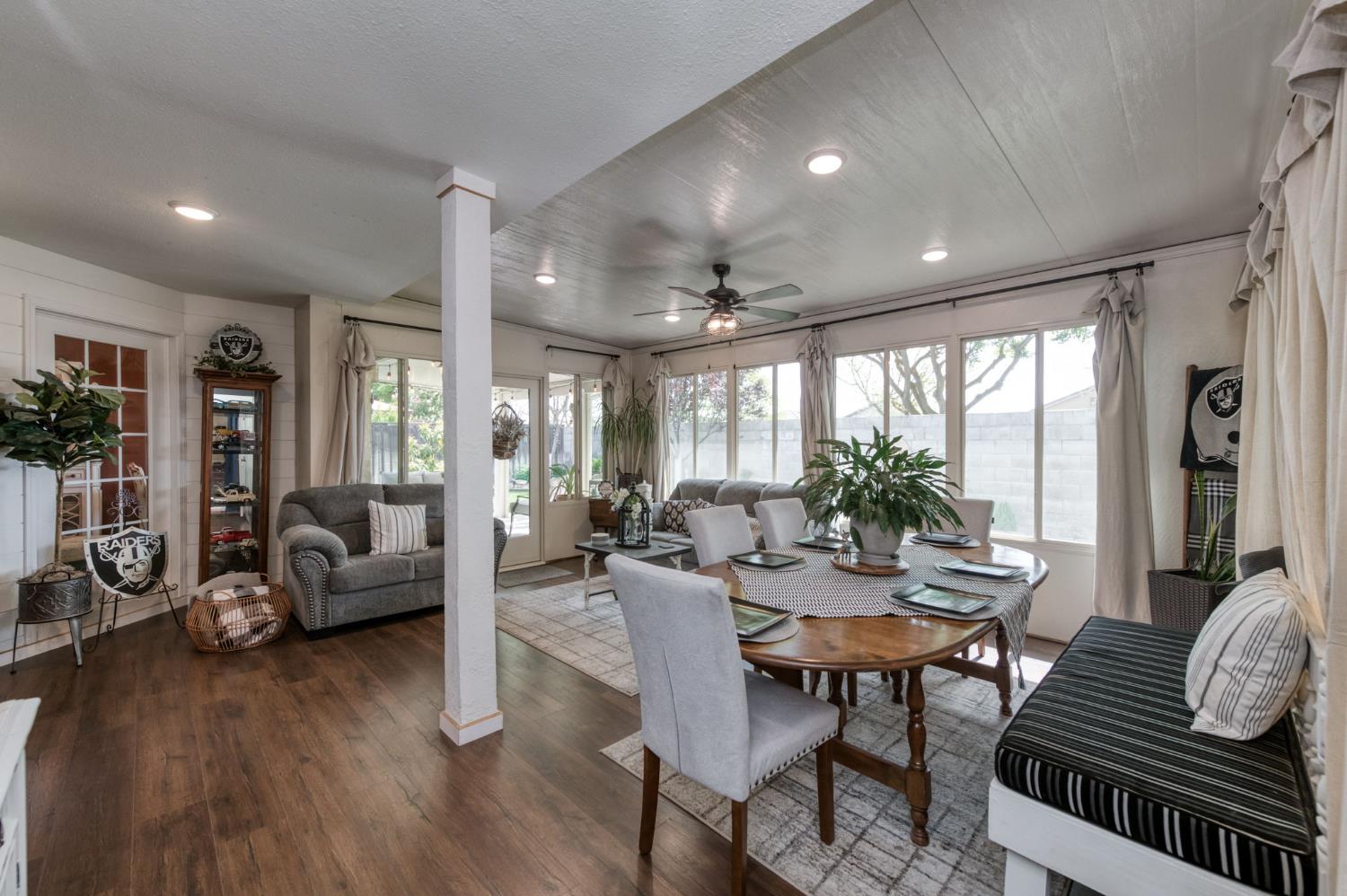 15961 W B St, Kerman, CA 93630