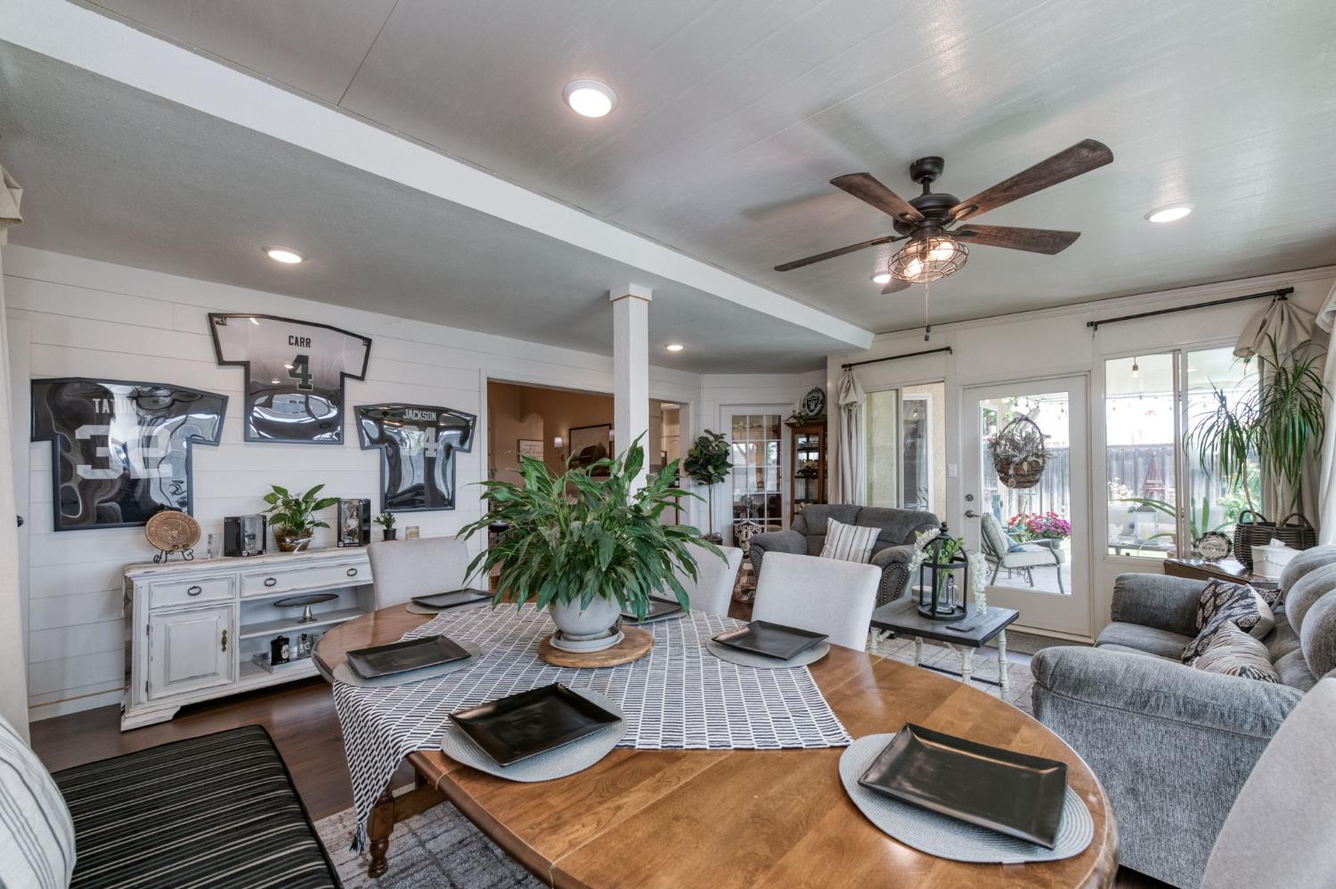 15961 W B St, Kerman, CA 93630