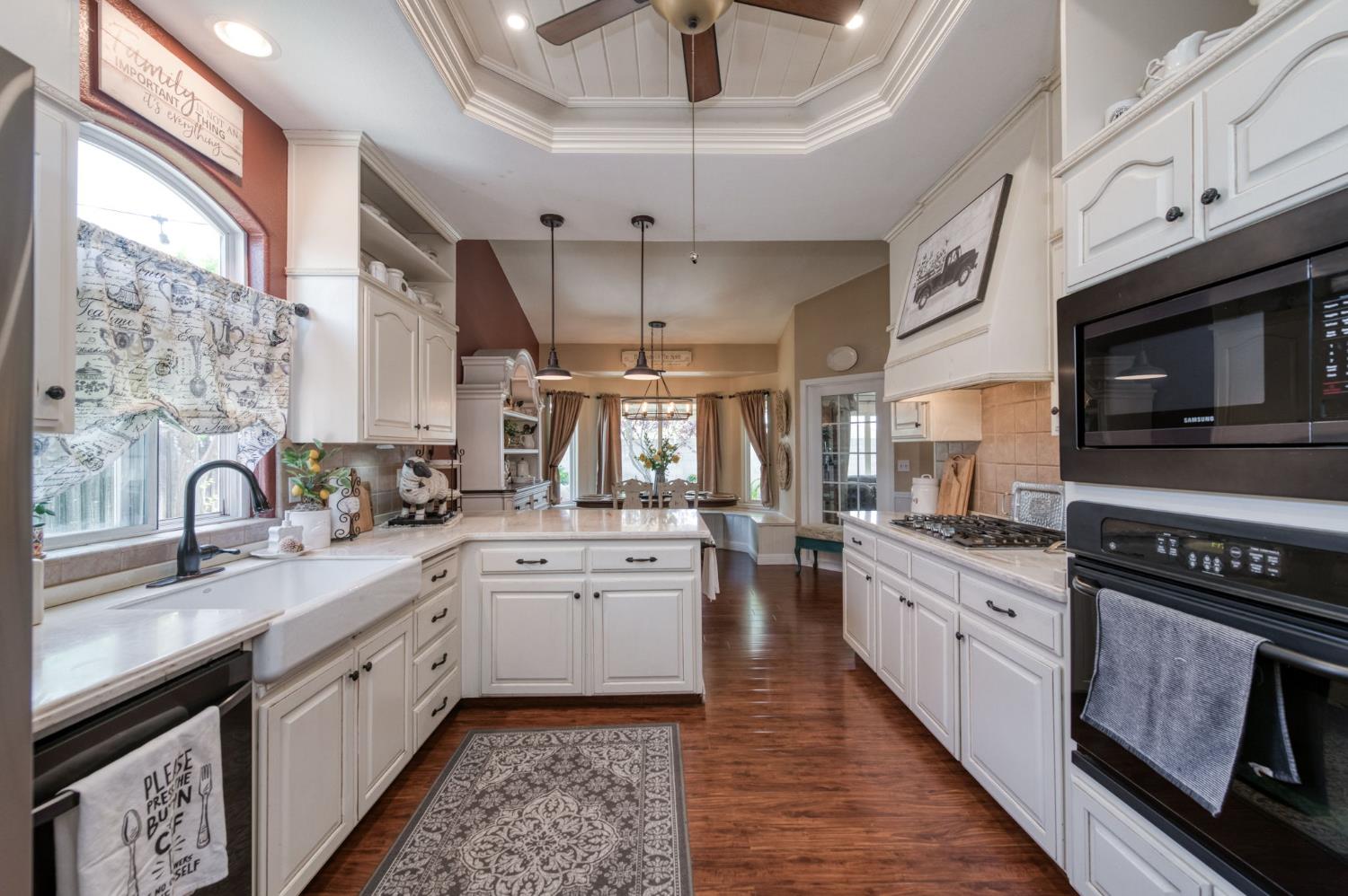 15961 W B St, Kerman, CA 93630