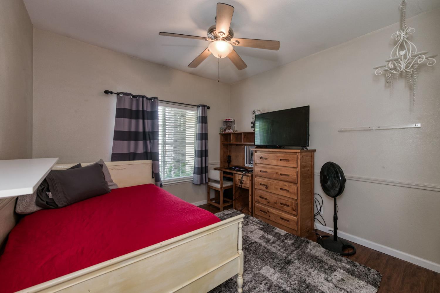 15961 W B St, Kerman, CA 93630