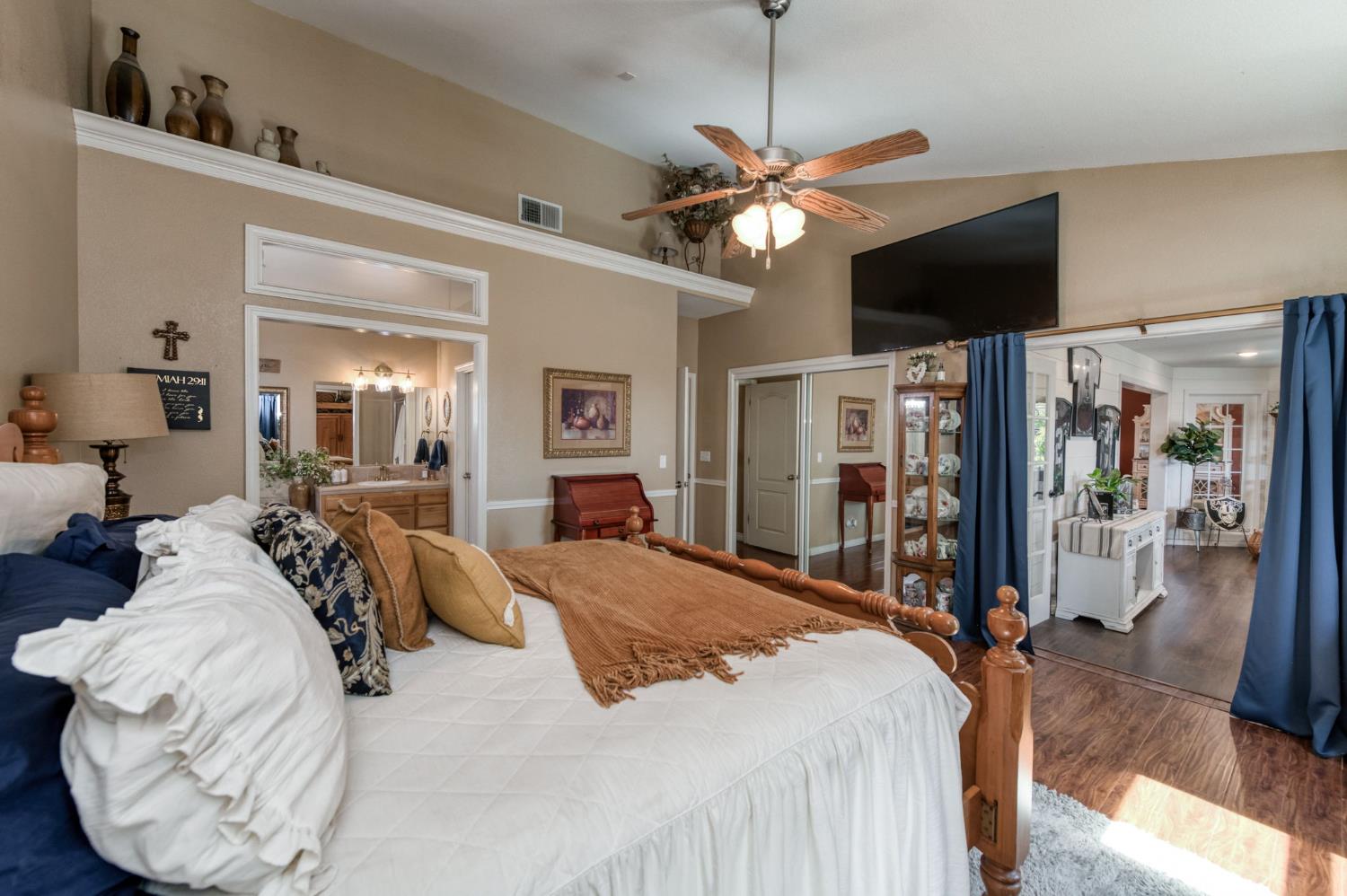 15961 W B St, Kerman, CA 93630