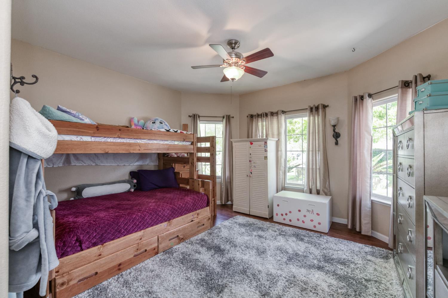 15961 W B St, Kerman, CA 93630