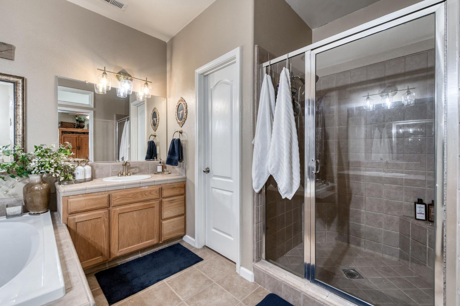 15961 W B St, Kerman, CA 93630