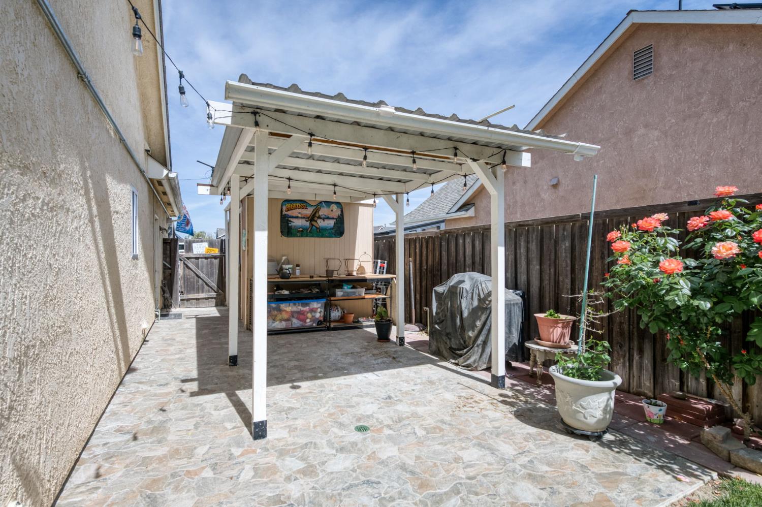 15961 W B St, Kerman, CA 93630