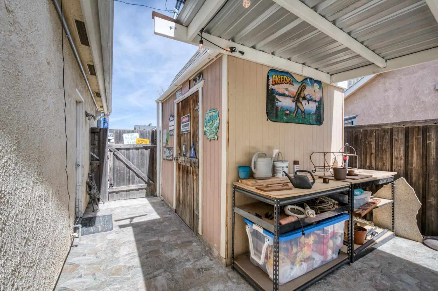 15961 W B St, Kerman, CA 93630