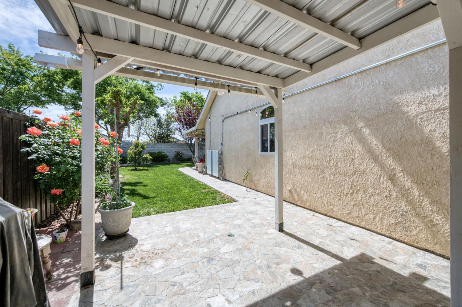 15961 W B St, Kerman, CA 93630
