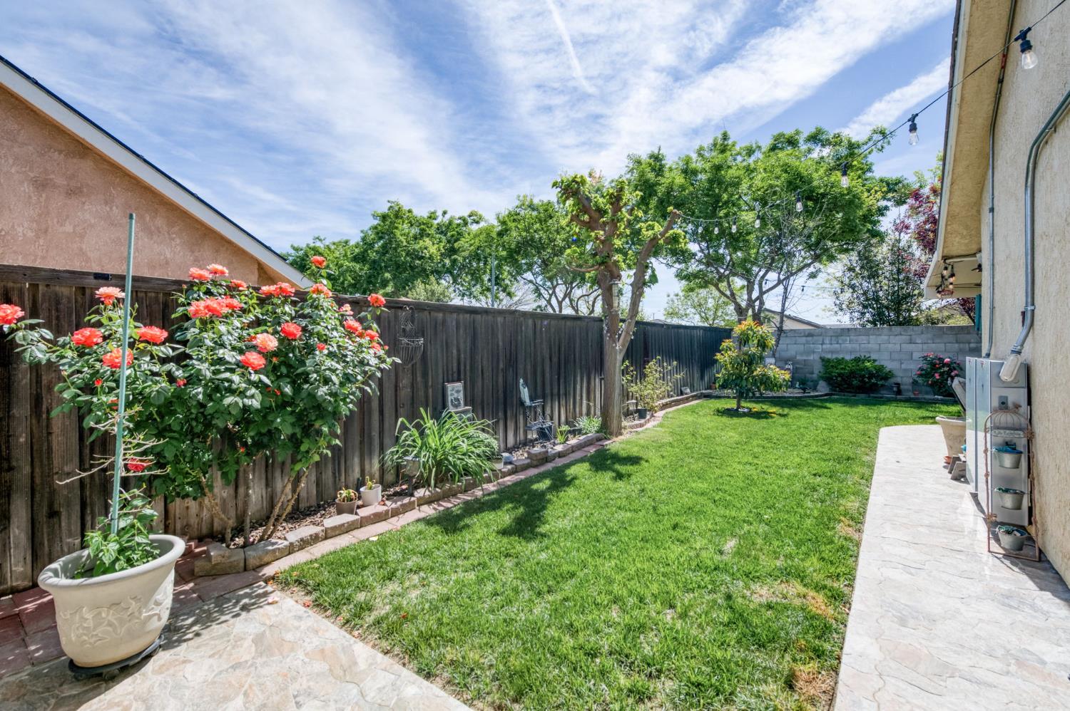 15961 W B St, Kerman, CA 93630