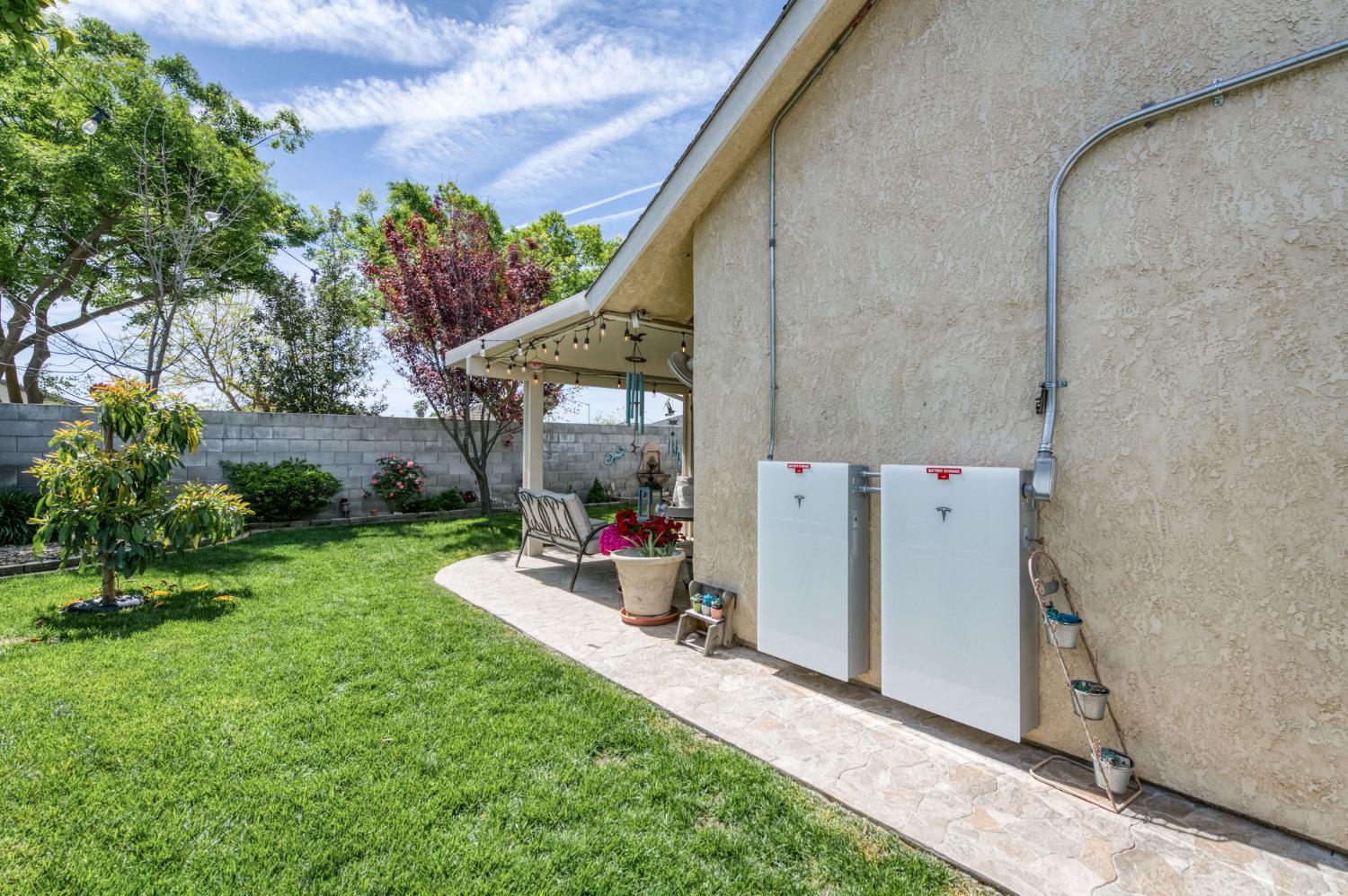 15961 W B St, Kerman, CA 93630