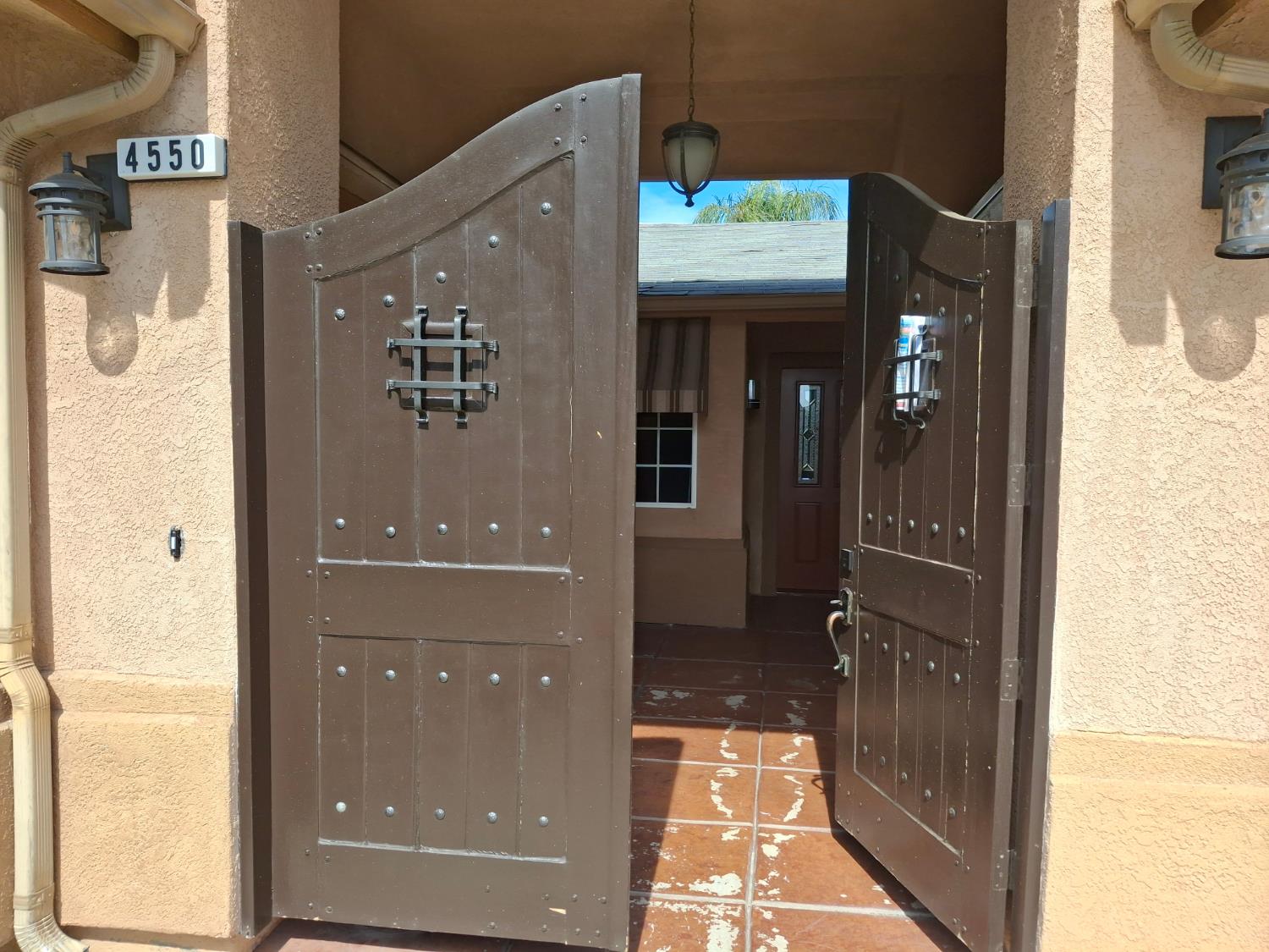 4550 N Holt Ave, Fresno, CA 93705