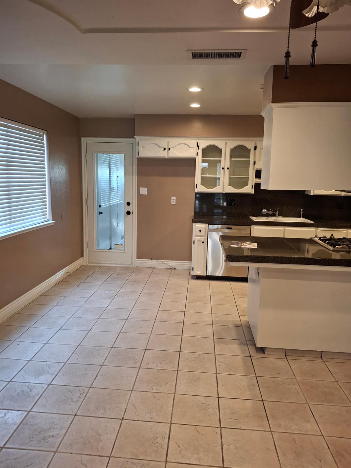 4550 N Holt Ave, Fresno, CA 93705