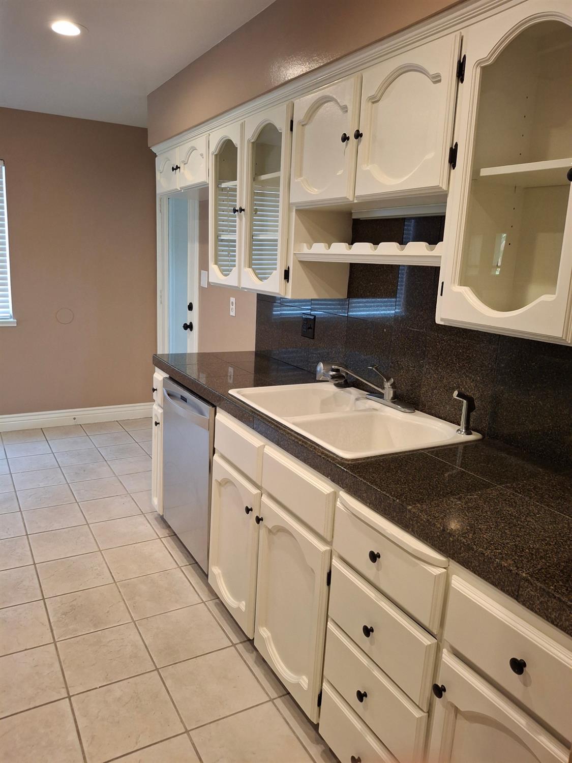 4550 N Holt Ave, Fresno, CA 93705