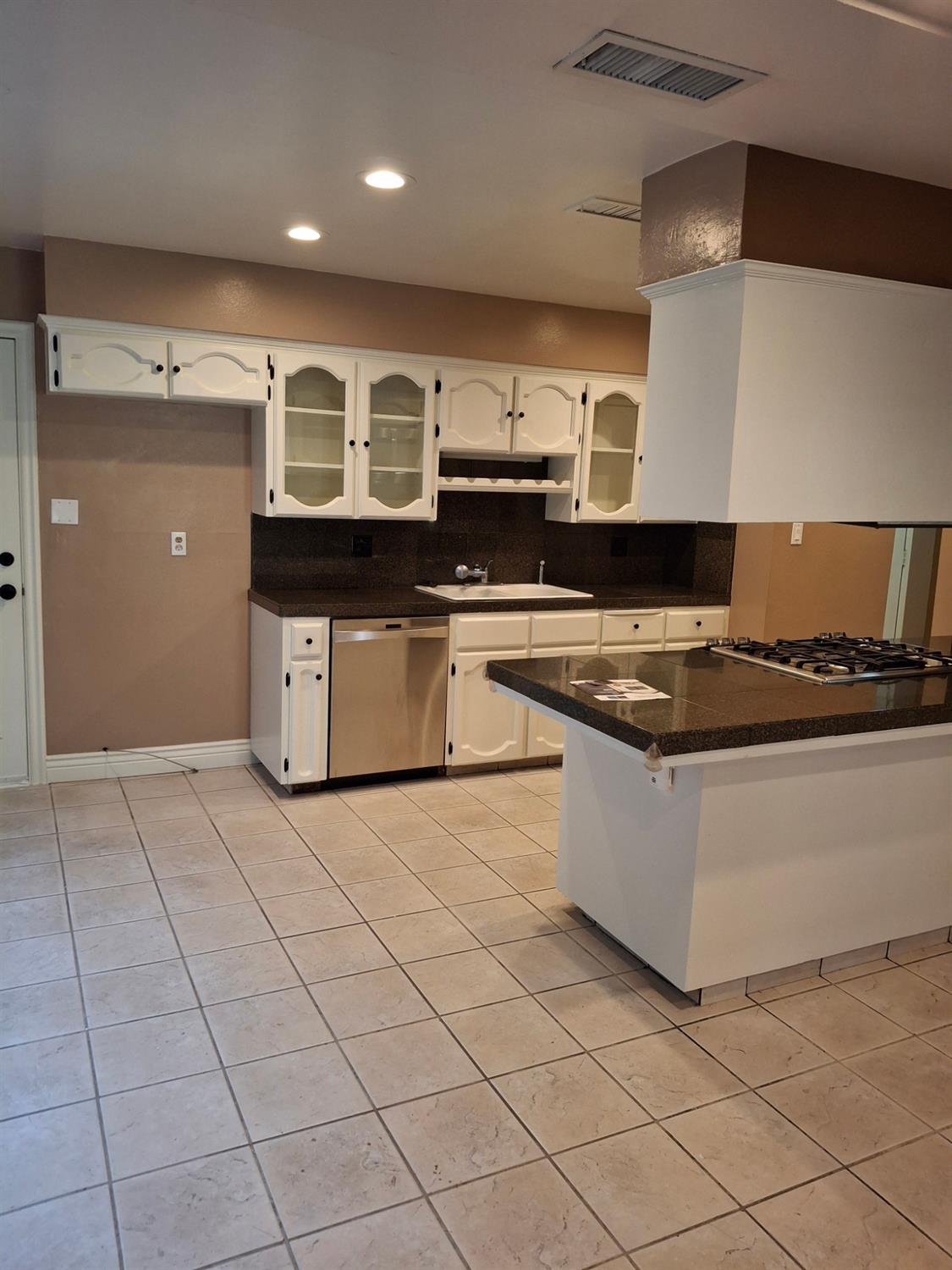 4550 N Holt Ave, Fresno, CA 93705