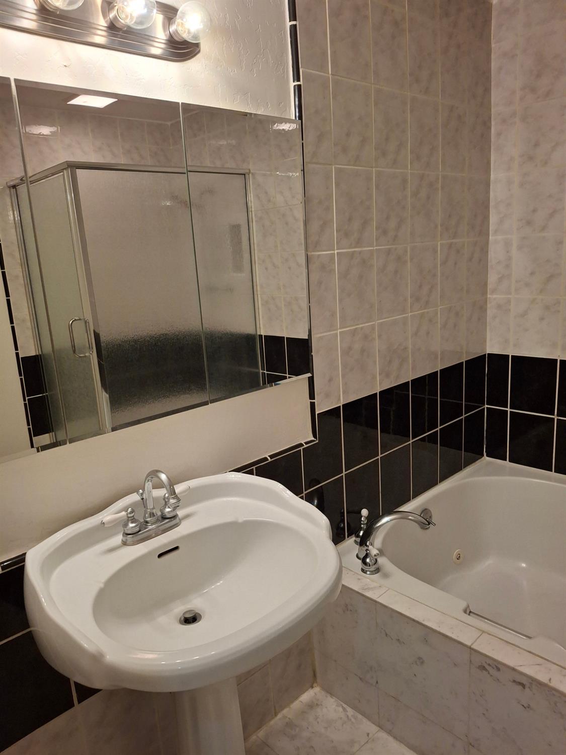 4550 N Holt Ave, Fresno, CA 93705