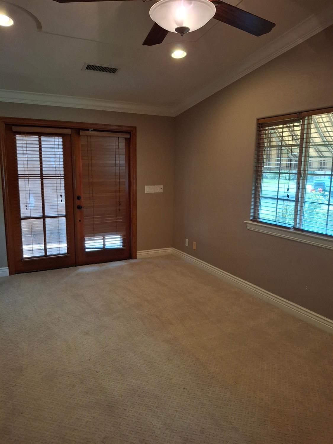 4550 N Holt Ave, Fresno, CA 93705